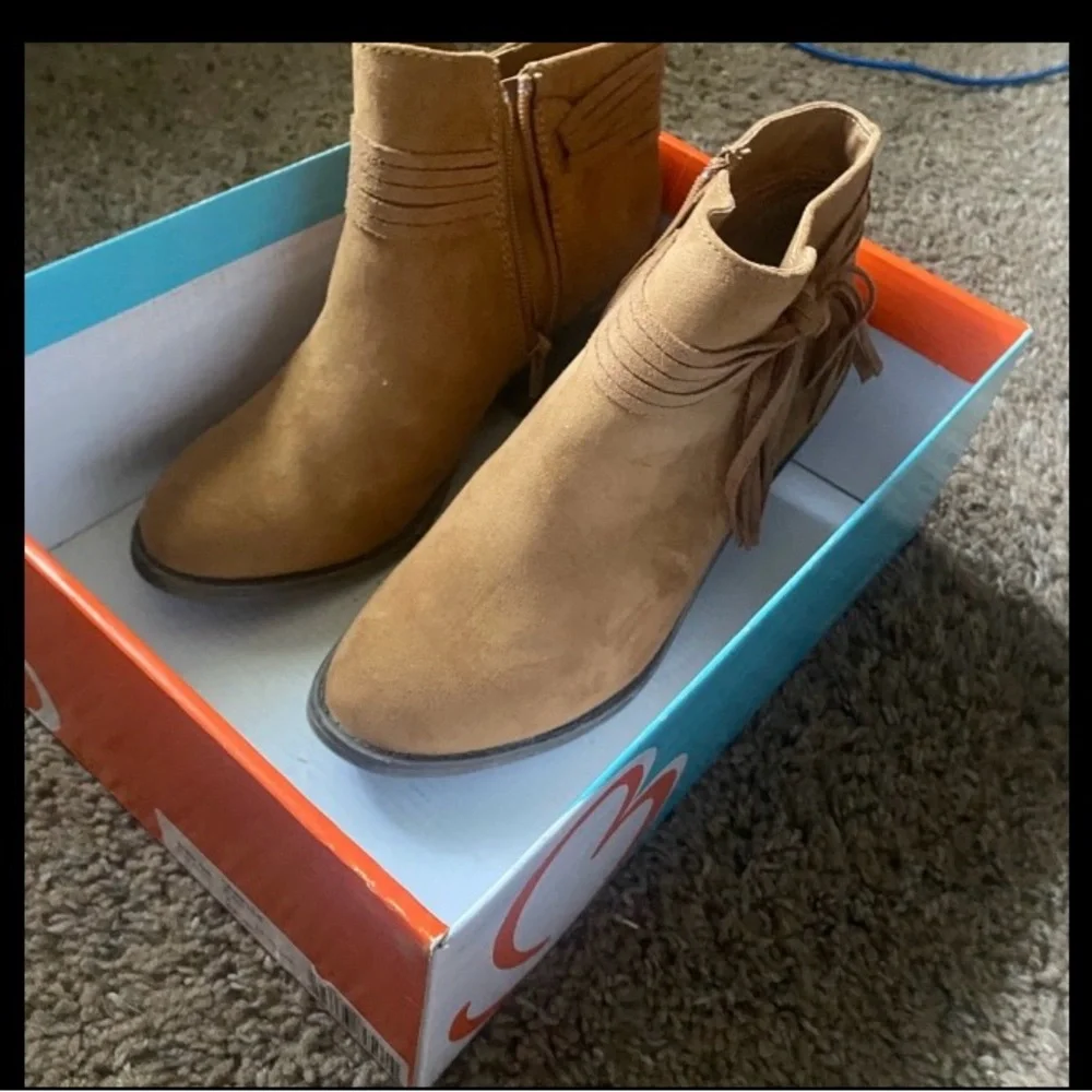 Tan Ankle Boots with Bow Detail - Picture 3 of 3
